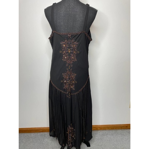 Elegant Black Embroidered Dress - Picture 5 of 15